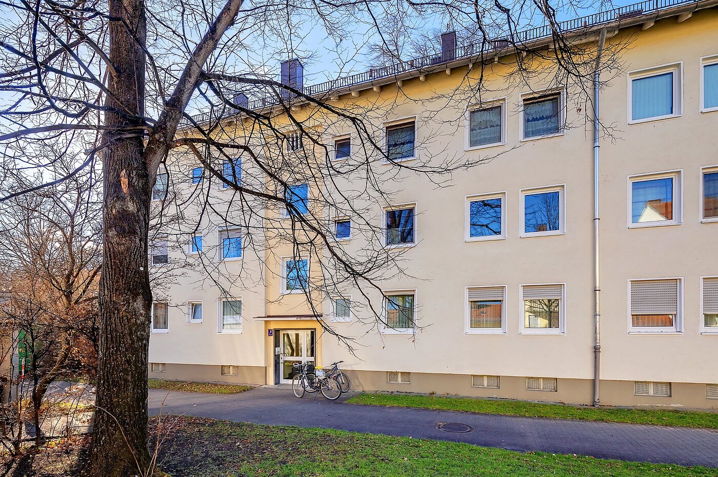 Etagenwohnung mit 4 Zimmern | München-Berg am Laim | 2002ML3 | Hausansicht
