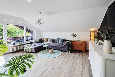 Karlsfeld: Charmante 3-Zimmer DG-Wohnung in zentraler Lage
