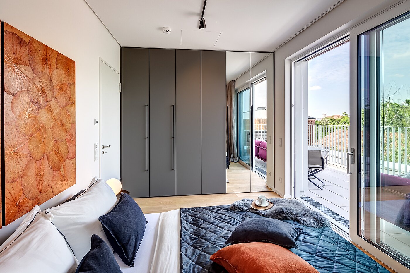 Etagenwohnung mit 2 Zimmern | 70134 | Gediegene Einbaumöbel