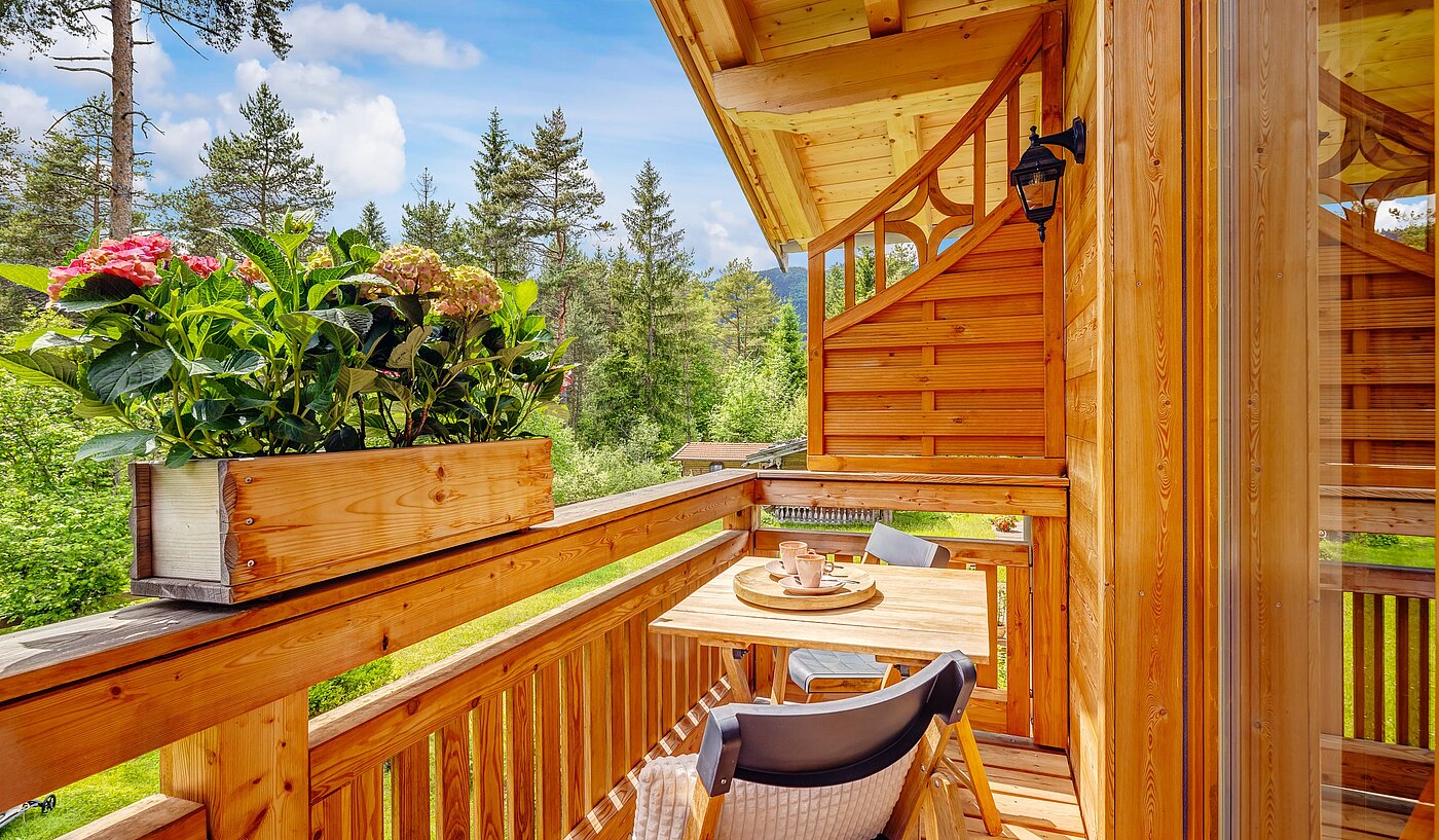 Etagenwohnung mit 6 Zimmern | 70095 | ...mit sonnigem Balkon...