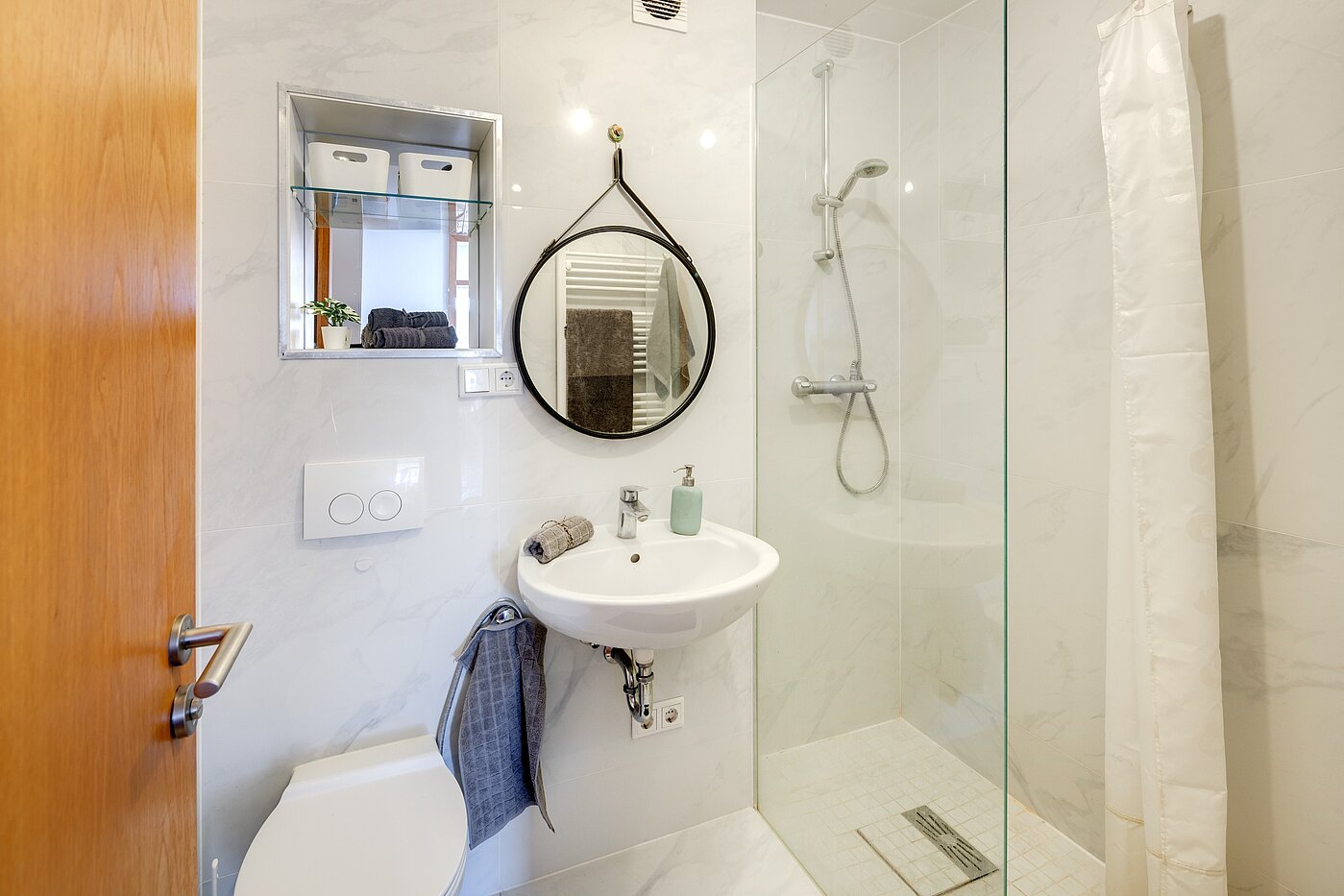 Etagenwohnung mit 3 Zimmern | München-Schwabing | 70318 | Bad mit...