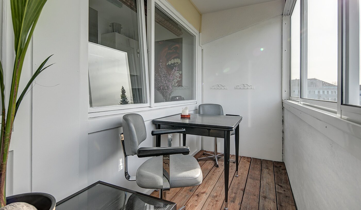 Etagenwohnung mit 1.5 Zimmern | München-Obergiesing | 70136 | ...Zugang zum verglasten Balkon