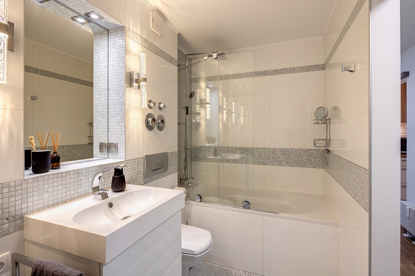 Maisonettewohnung mit 3 Zimmern | München-Milbertshofen | 702341 | Badezimmer mit Badewanne...