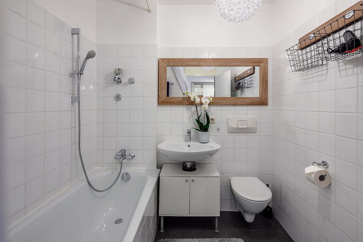 Etagenwohnung mit 1 Zimmer | München-Lehel | 2001ML10 | Bad mit Badewanne