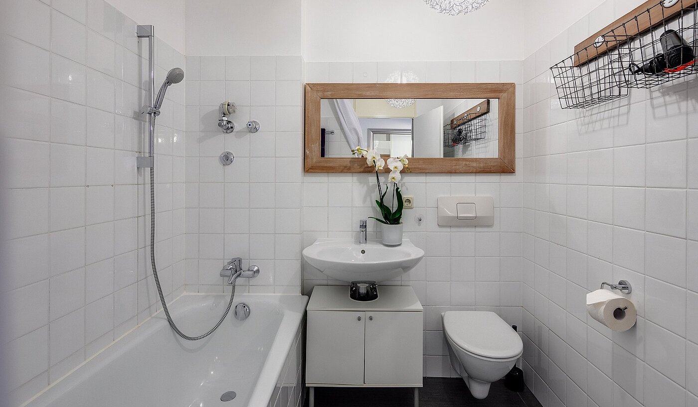 Etagenwohnung mit 1 Zimmer | München-Lehel | 2001ML10 | Bad mit Badewanne