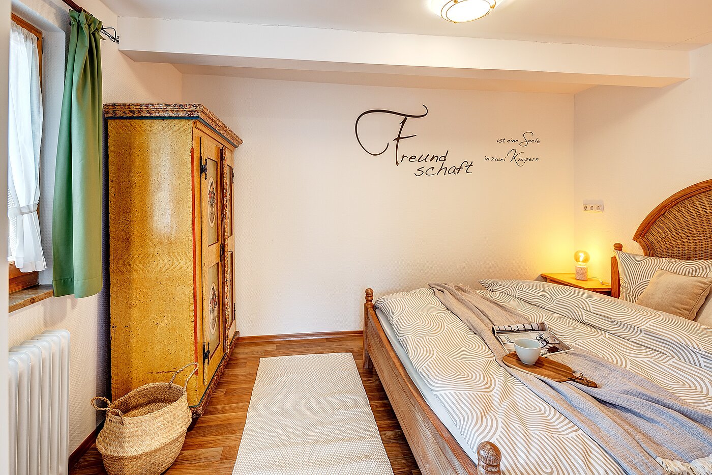 Dachgeschosswohnung mit 2 Zimmern | Bad Wiessee | 70017 | Schlafzimmer...