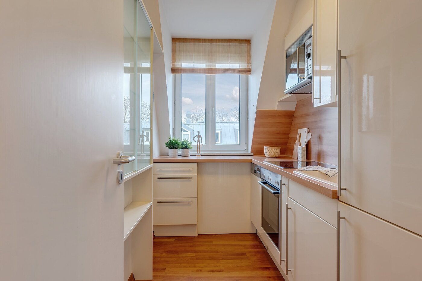 Dachgeschosswohnung mit 2 Zimmern | München-Sendling | 1911ML4 | Küchenzeile mit...