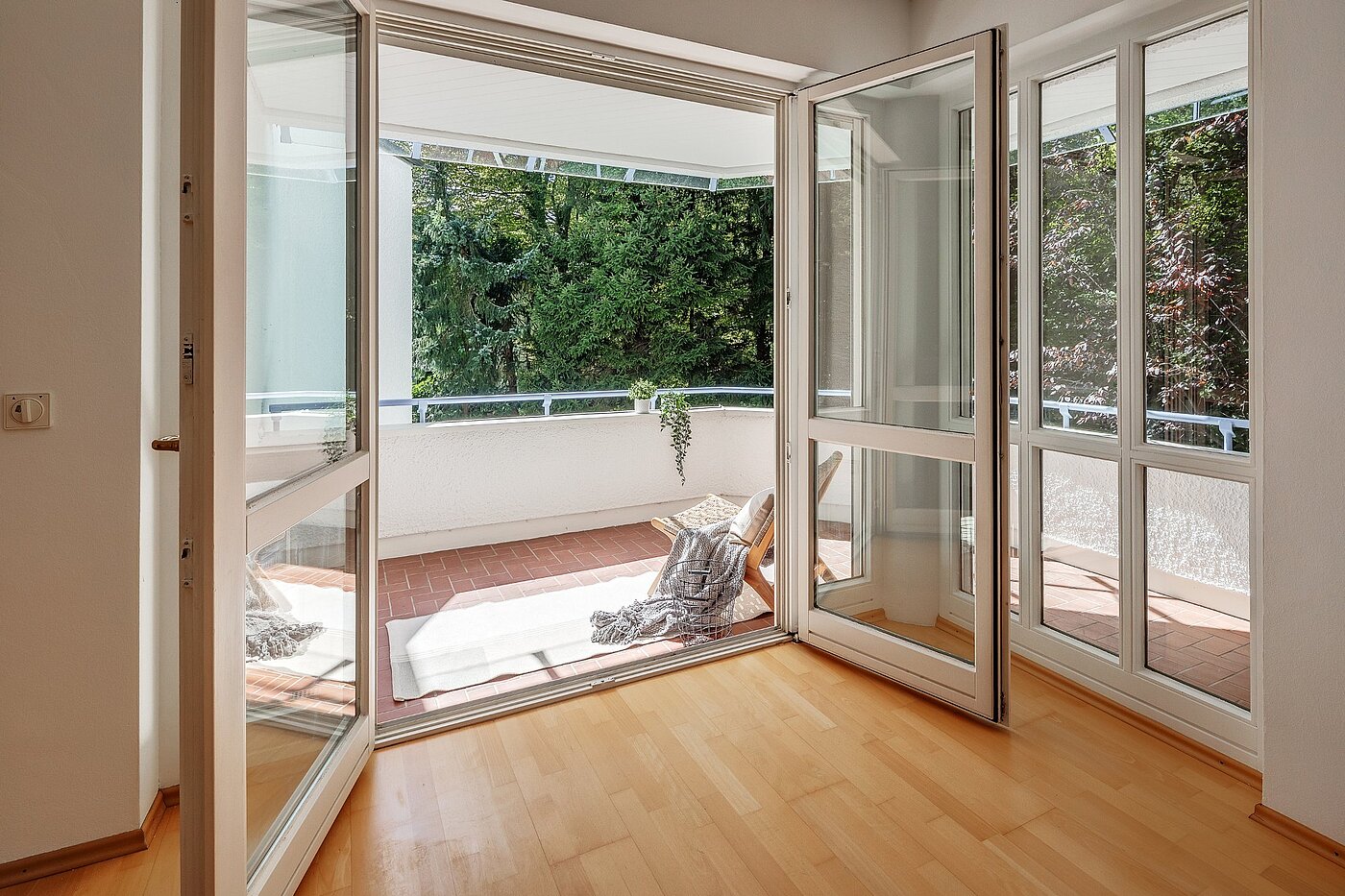 Etagenwohnung mit 3 Zimmern | München-Harlaching | 1908ML6 | ... zum Balkon