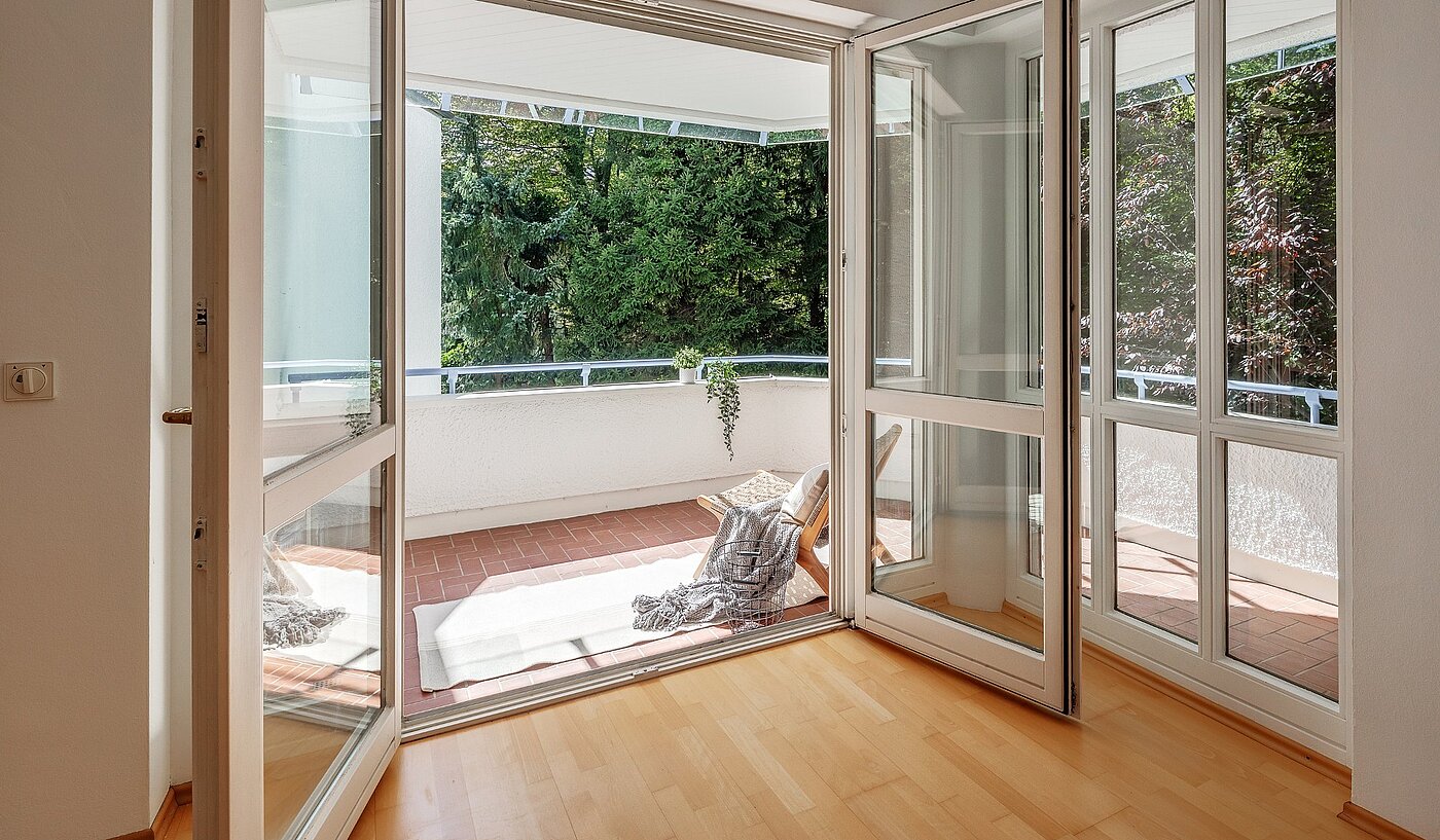 Etagenwohnung mit 3 Zimmern | München-Harlaching | 1908ML6 | ... zum Balkon