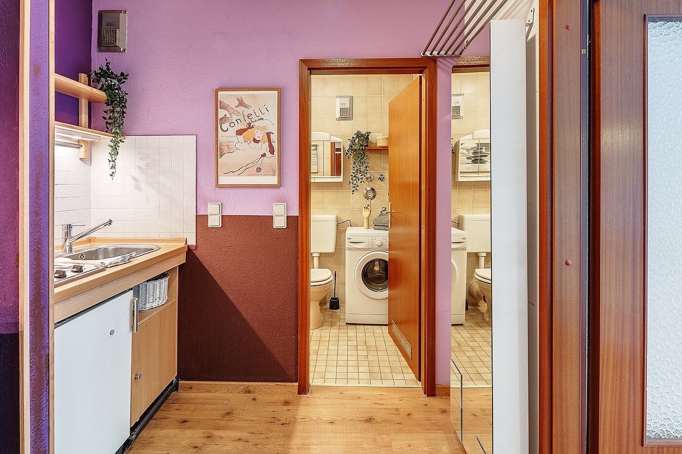 Etagenwohnung mit 1 Zimmer | München-Schwabing | 2104ML4 | Blick vom Flur ins Badezimmer