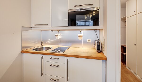 Etagenwohnung mit 1 Zimmer | München-Schwabing | 70475 | Küchenzeile ...
