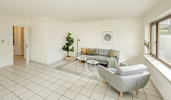 Reihenmittelhaus mit 5 Zimmern | Unterschleißheim | 70187 | Helles geräumiges Wohnzimmer...