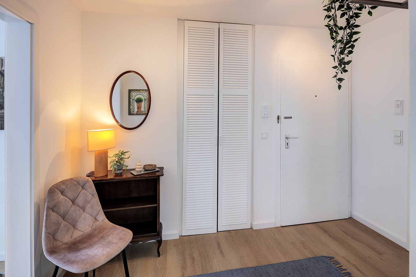 Etagenwohnung mit 2 Zimmern | München-Sendling-Westpark | 70413 | Diele mit Stauraum...
