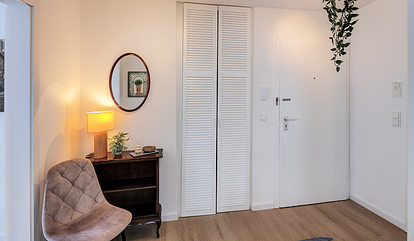 Etagenwohnung mit 2 Zimmern | München-Sendling-Westpark | 70413 | Diele mit Stauraum...