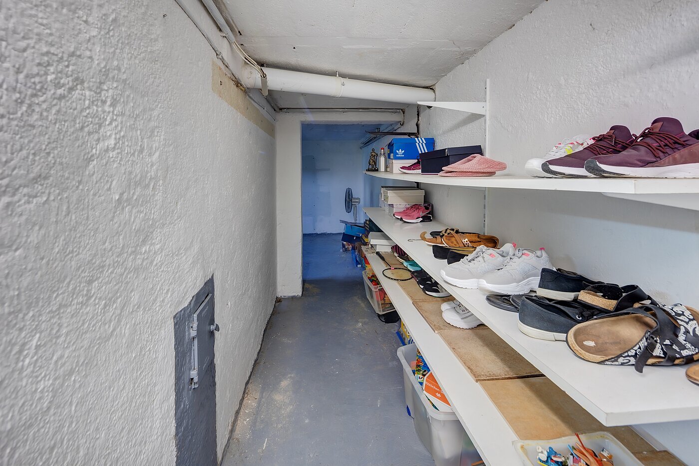 Einfamilienhaus mit 8 Zimmern | 70229 | Flur