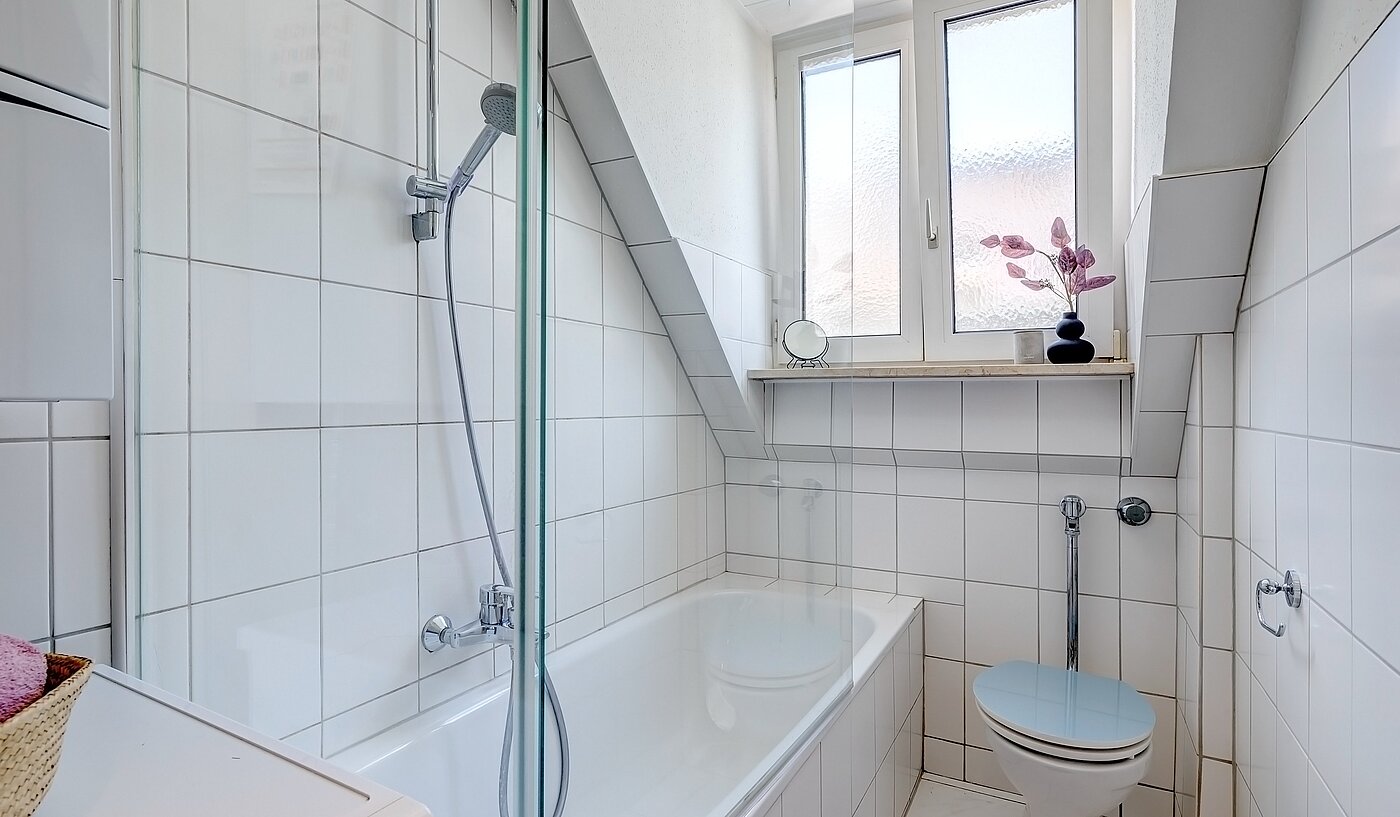 Etagenwohnung mit 1.5 Zimmern | München-Schwabing | 70014 | Tageslichtbad mit...