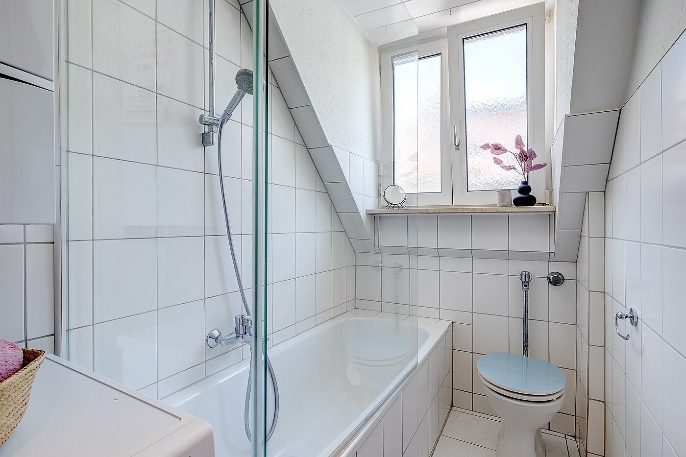 Etagenwohnung mit 1.5 Zimmern | München-Schwabing | 70014 | Tageslichtbad mit...