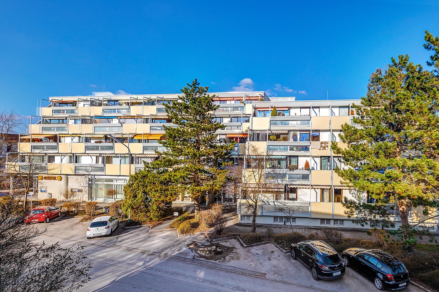 Etagenwohnung mit 3 Zimmern | Unterschleißheim | 70003 | Außenansicht Wohnanlage