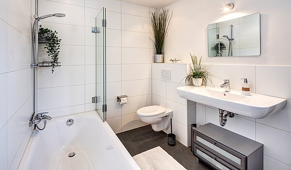 Reiheneckhaus mit 6 Zimmern | Germering | 70033 | Bad mit Badewanne...