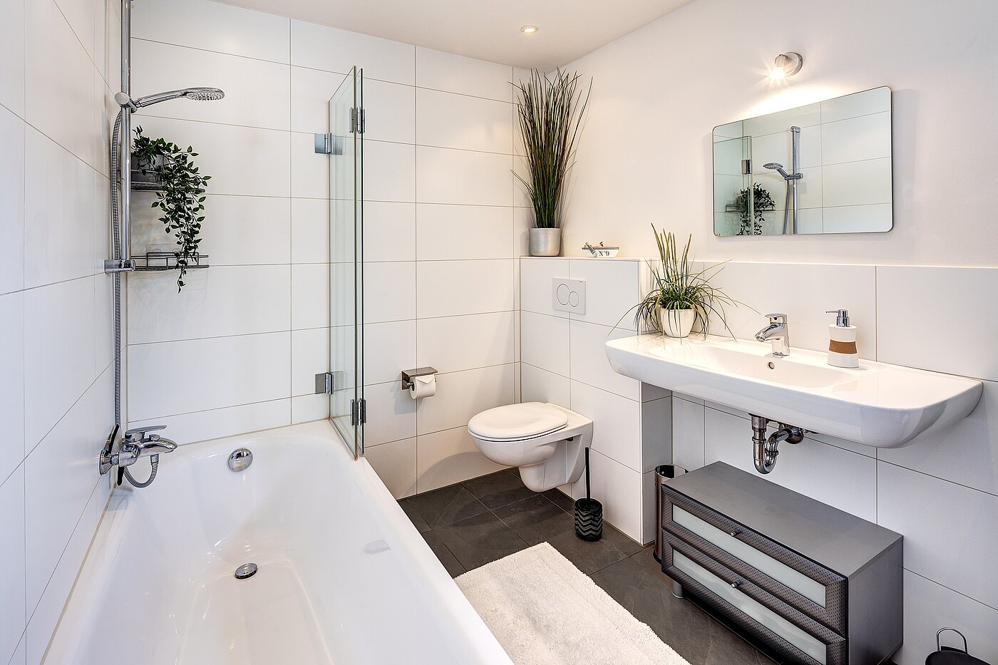 Reiheneckhaus mit 6 Zimmern | Germering | 70033 | Bad mit Badewanne...