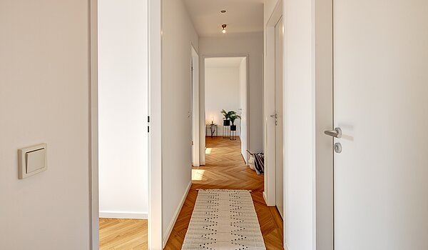 Etagenwohnung mit 2.5 Zimmern | München-Schwanthalerhöhe | 2210ML2 | Flur Blickrichtung Schlafzimmer