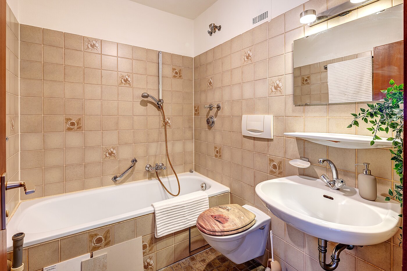 Etagenwohnung mit 2 Zimmern | München-Moosach | 2203ML5 | Bad mit Waschmaschinenstellplatz