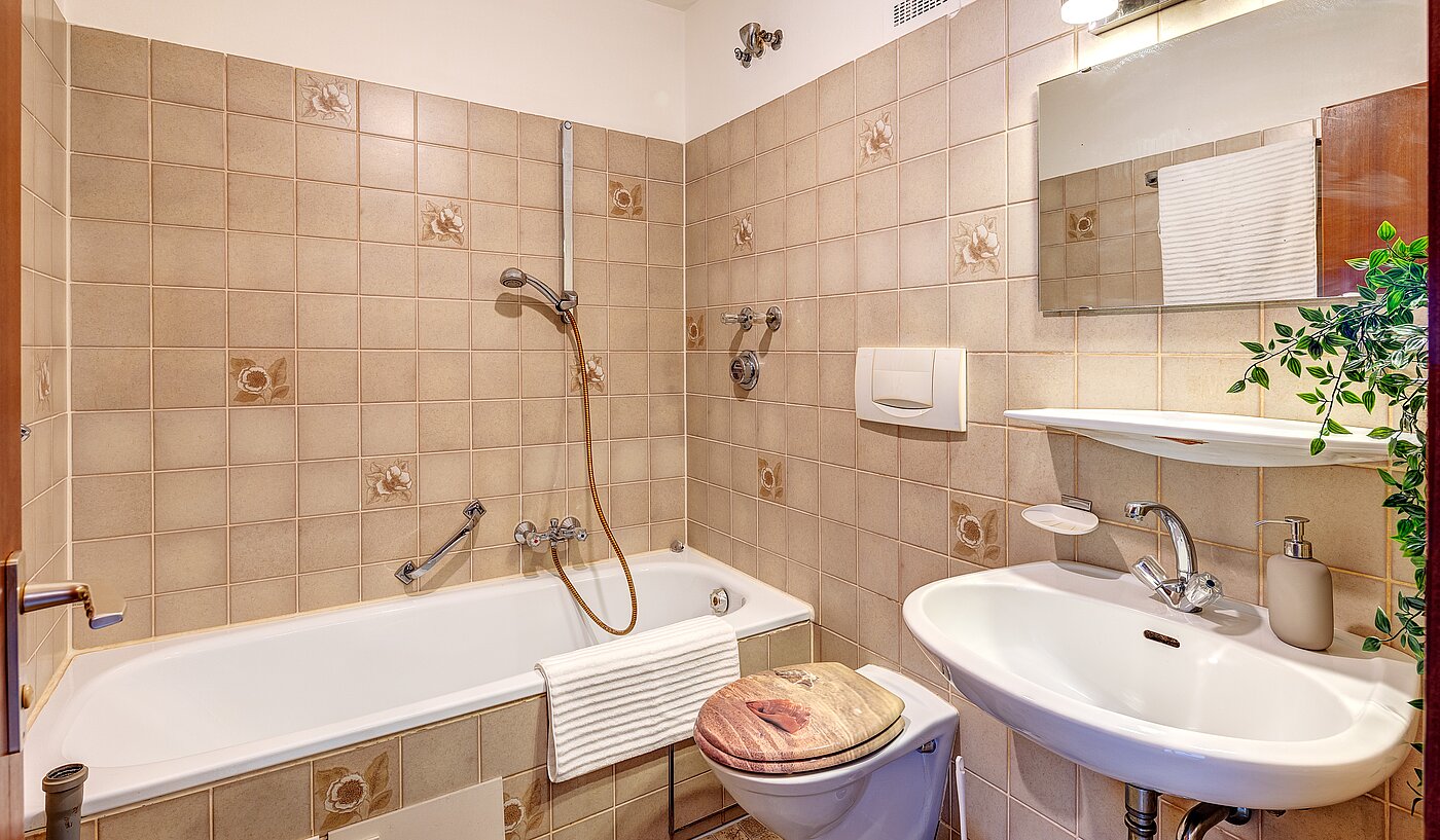 Etagenwohnung mit 2 Zimmern | München-Moosach | 2203ML5 | Bad mit Waschmaschinenstellplatz