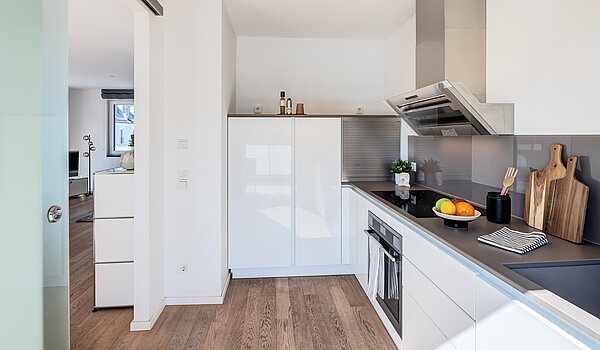 Penthouse mit 2 Zimmern | München-Bogenhausen | 70385 | ...Zugang zur Küche