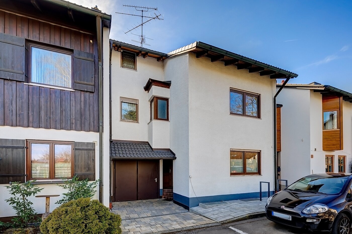 Etagenwohnung mit 4 Zimmern | Ismaning | 700081 | Hausansicht Straßenseite
