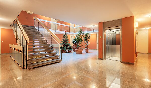 Etagenwohnung mit 3.5 Zimmern | München-Bogenhausen | 70305 | Einladendes Entrée