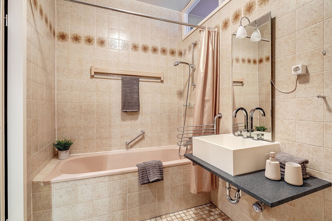 Etagenwohnung mit 2 Zimmern | München-Untergiesing | 2003ML12 | ...mit Badewanne