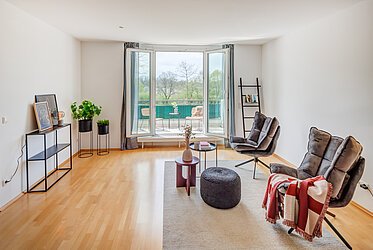 Moosach/Nymphenburg: Helle 1,5 Zimmer Wohnung in Schlossnähe mit idyllischem Flair