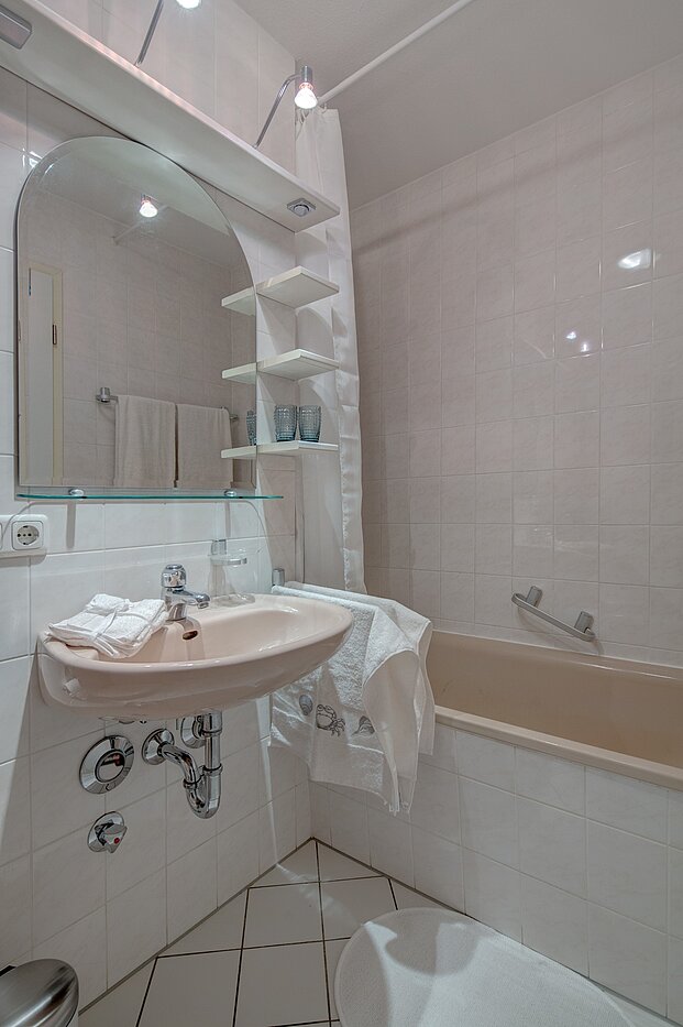 Etagenwohnung mit 2 Zimmern | München-Ramersdorf | 2207ML11 | ...mit Badewanne