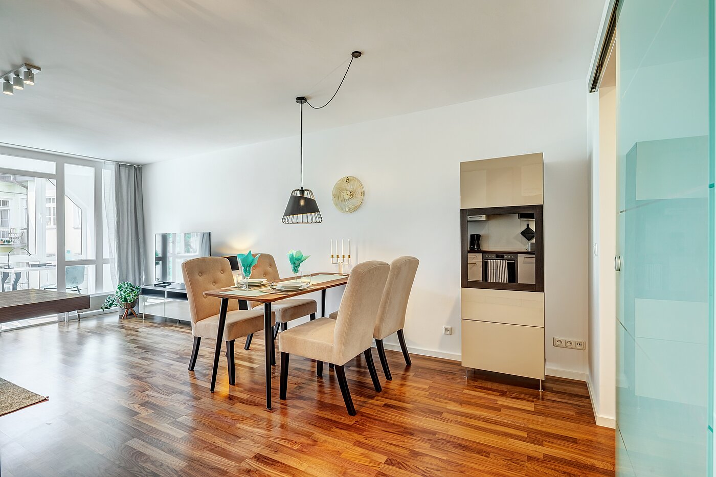Etagenwohnung mit 2 Zimmern | München-Schwabing | 70434 | ...und Esstisch