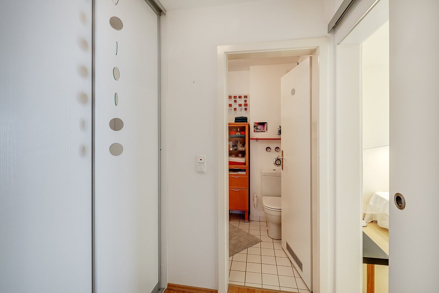 Etagenwohnung mit 2 Zimmern | München-Nymphenburg | 2101ML6 | Flur mit Einbauschrank