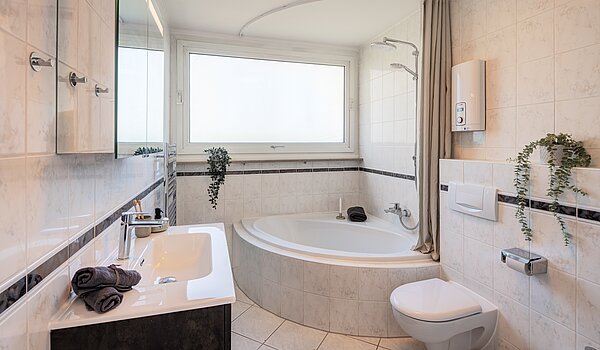 Terrassenwohnung mit 3.5 Zimmern | München-Berg am Laim | 704511 | Badezimmer