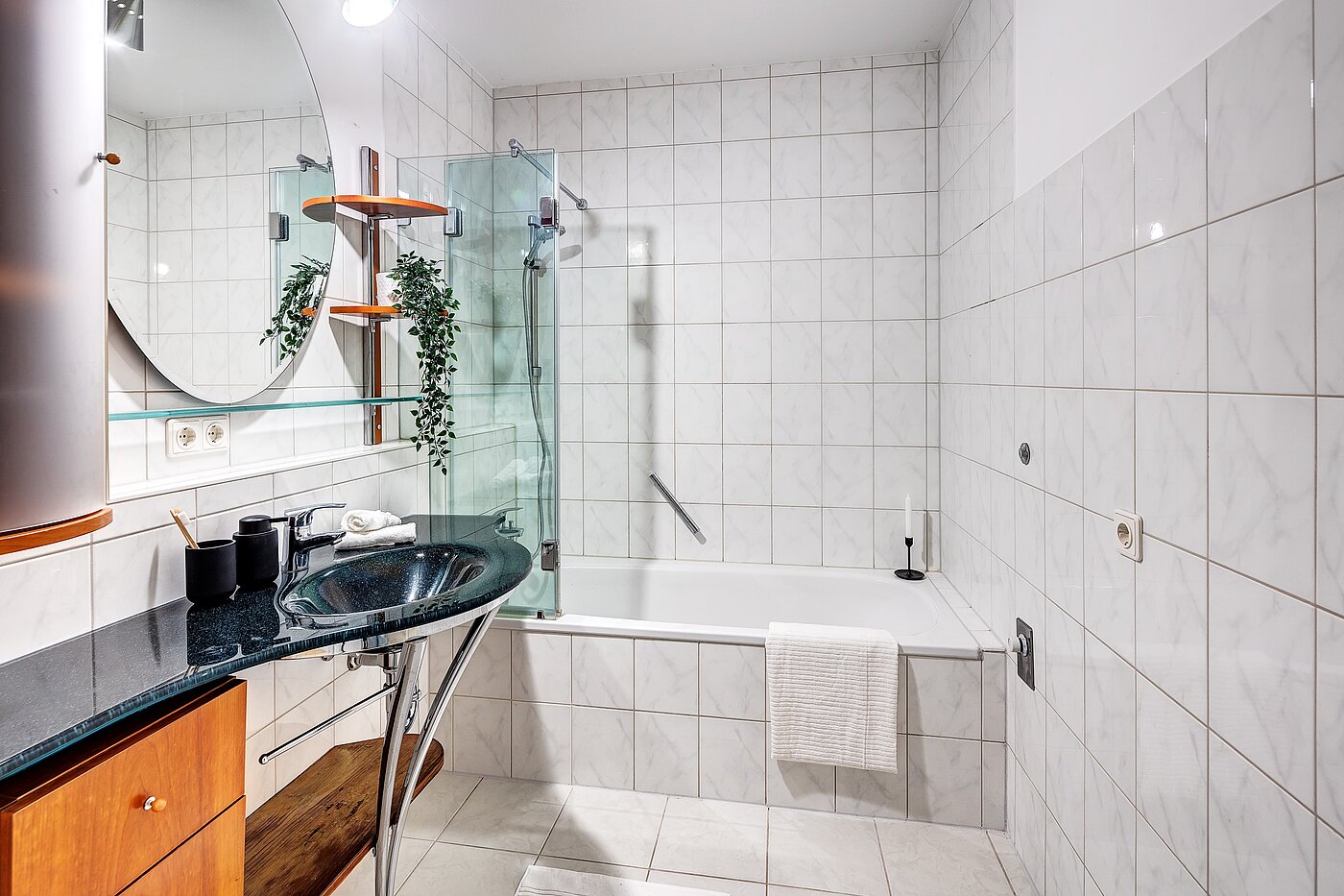 Erdgeschosswohnung mit 2.5 Zimmern | München-Harlaching | 70018 | ...Badewanne