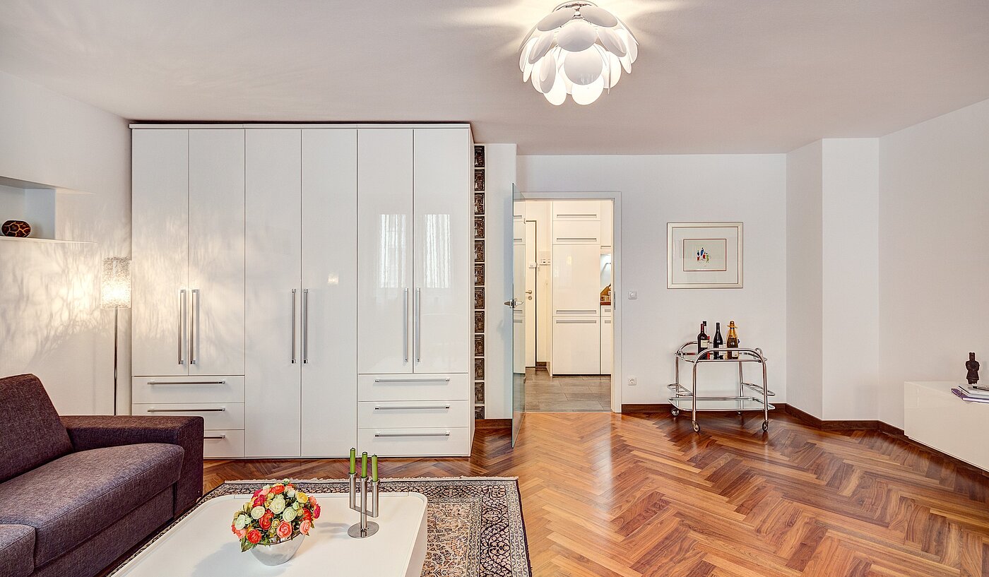 Etagenwohnung mit 1 Zimmer | München-Schwabing | 2207ML10 | Blick zur Diele