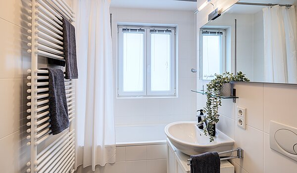 Etagenwohnung mit 2 Zimmern | München-Schwabing | 703161 | Mit Tageslicht