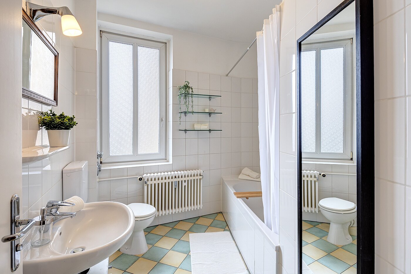 Etagenwohnung mit 1 Zimmer | München-Schwabing | 701051 | Tageslichtbad mit...
