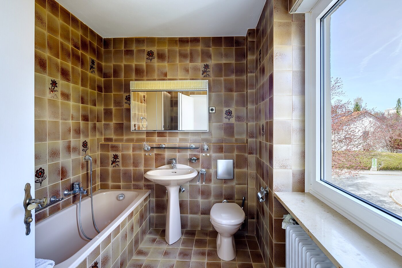 Doppelhaushälfte mit 4 Zimmern | München-Solln | 70120 | Wannenbad mit Tageslicht