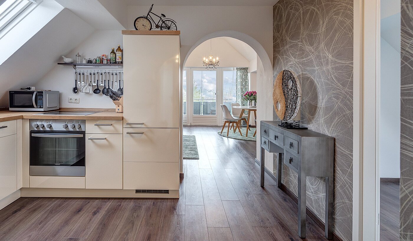 Dachgeschosswohnung mit 3 Zimmern | München-Hasenbergl | 1803ML5 | Moderne Küchenzeile