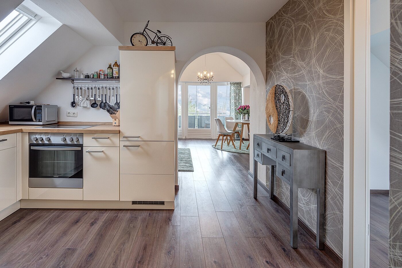 Dachgeschosswohnung mit 3 Zimmern | München-Hasenbergl | 1803ML5 | Moderne Küchenzeile