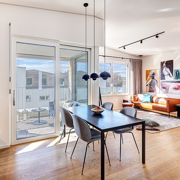 Maxvorstadt: Stylisches Penthouse mit Süd-Loggia