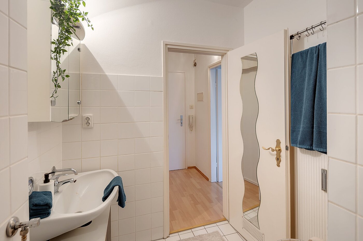 Etagenwohnung mit 1 Zimmer | München-Bogenhausen | 2012ML2 | mit Blick in den Flur