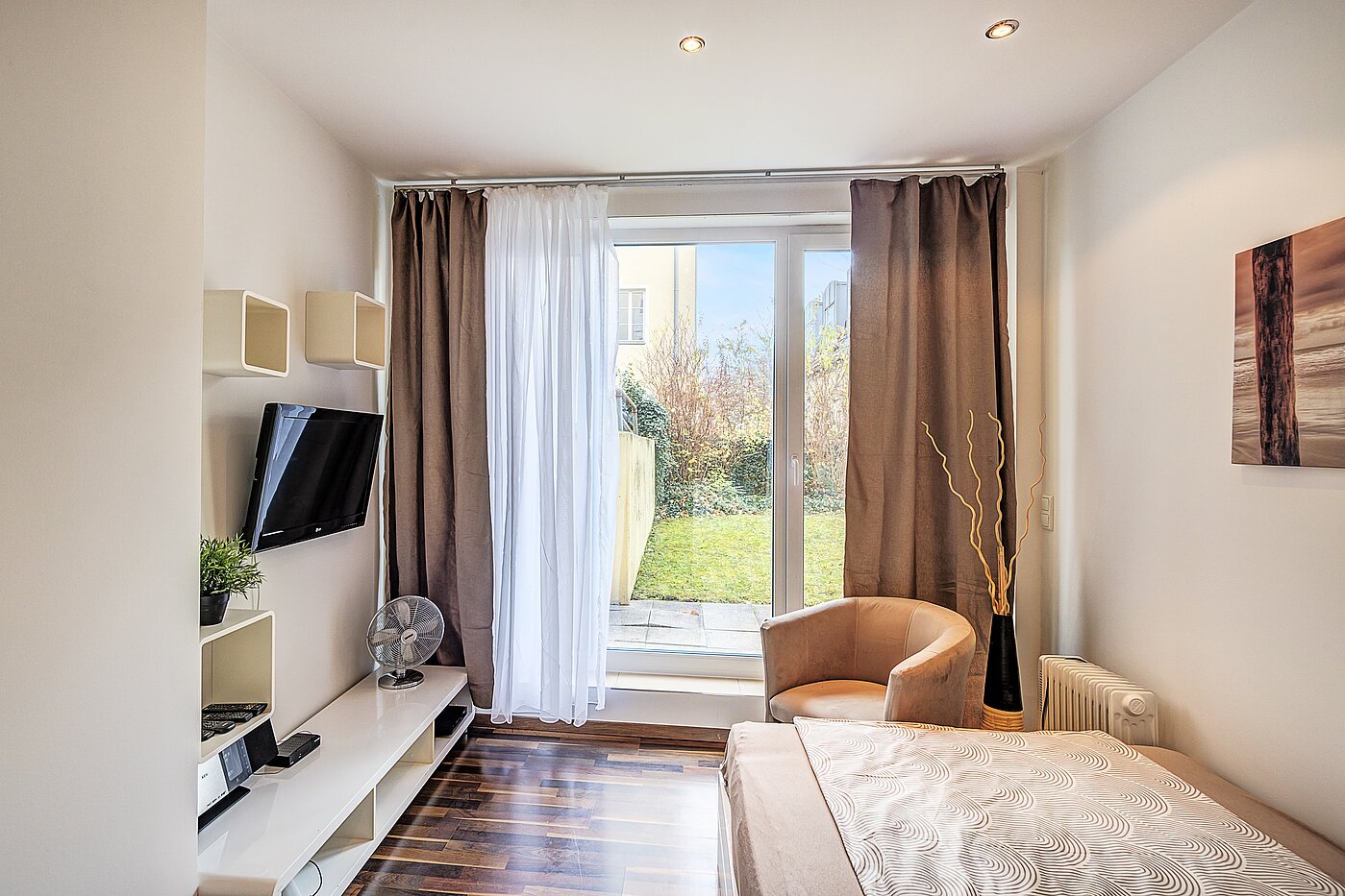 Erdgeschosswohnung mit 4 Zimmern | München-Neuhausen | 70471 | Apartment 1 Wohn- und...