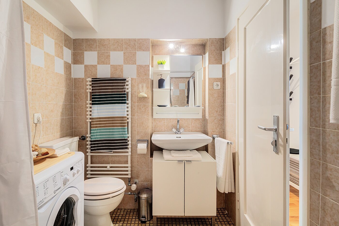 Etagenwohnung mit 2 Zimmern | München-Maxvorstadt | 70398 | Badezimmer