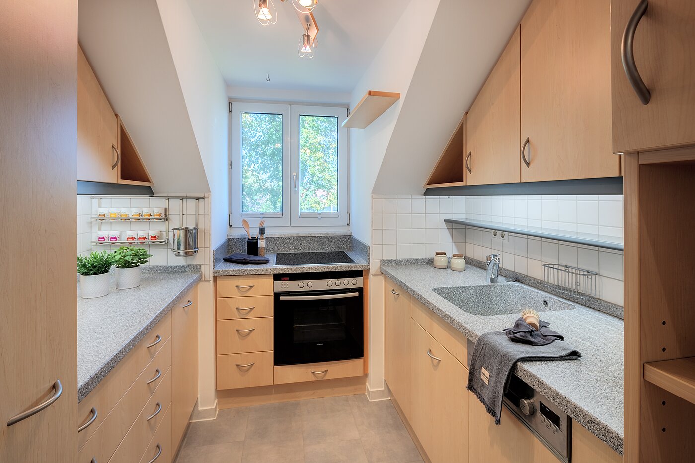 Dachgeschosswohnung mit 3 Zimmern | 70501 | Fenster