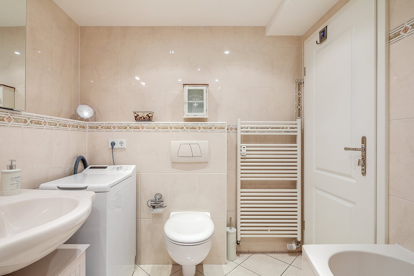 Etagenwohnung mit 2.5 Zimmern | München-Moosach | 2012ML4 | Badewanne und Waschmaschine