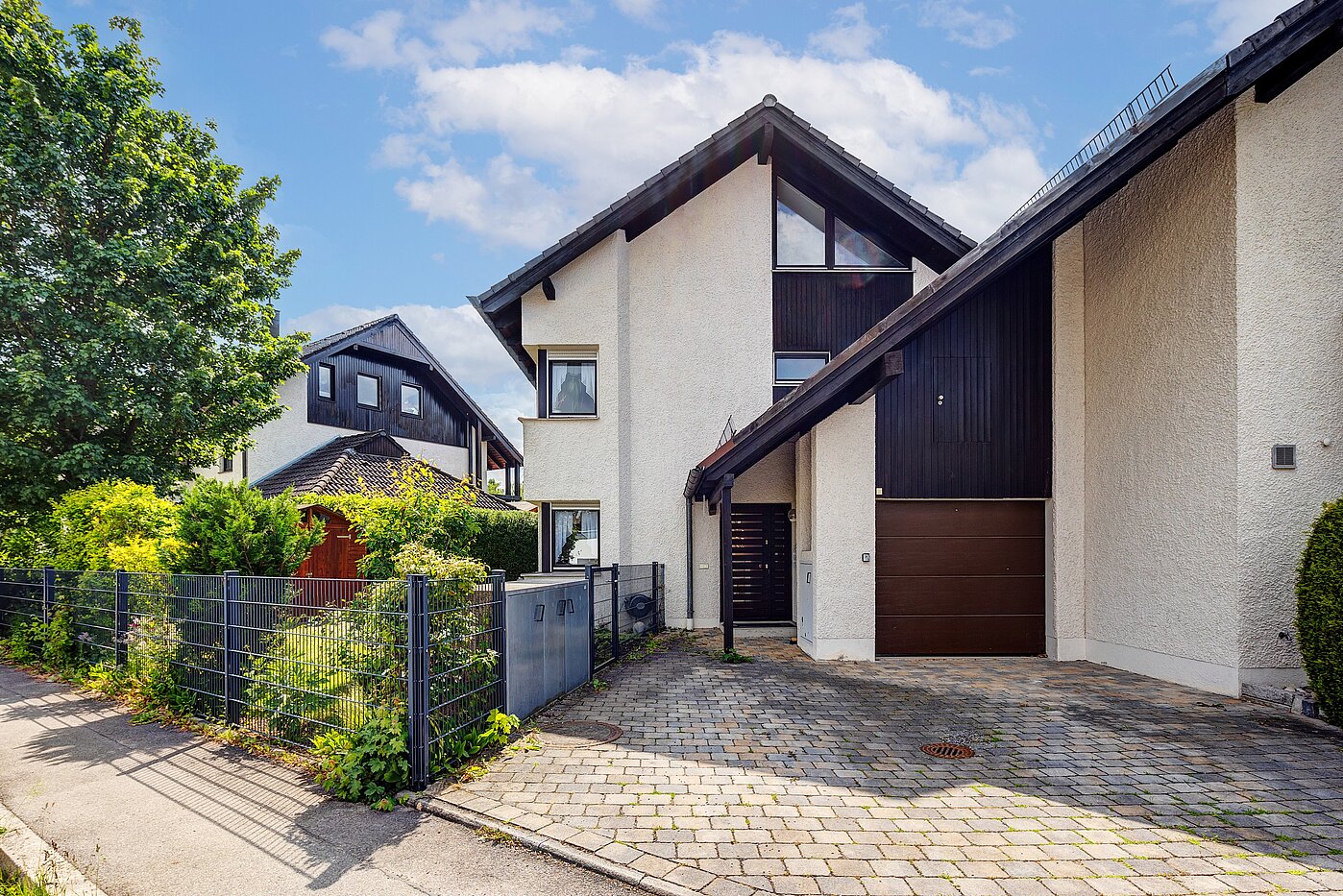 Reiheneckhaus mit 6 Zimmern | Germering | 70033 | Eingangsbereich mit Garage